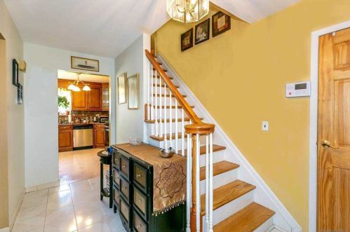 69 Walter Ave, Hicksville NY  11801-5354 exterior