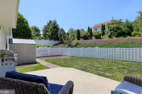 2112 Northview Ln, Harrisburg PA 17110-3911 exterior