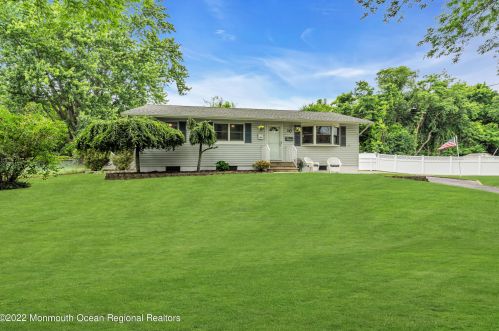 10 Trinity Pl, Jackson Twp NJ  08527-1822 exterior