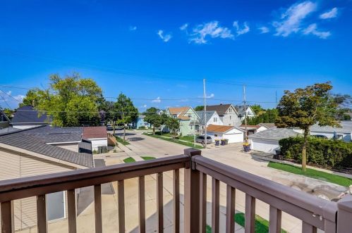 1101 72nd St, Milwaukee WI  53214-3119 exterior