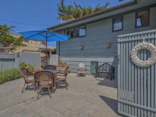 1136 Beacon Ave, Del Monte Park CA  93950-2106 exterior
