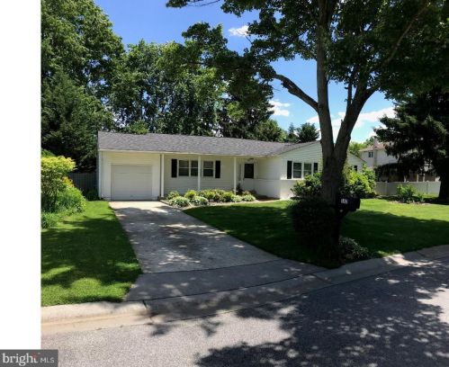 102 Dunbarton Dr, Wilmington, DE 19808-1317