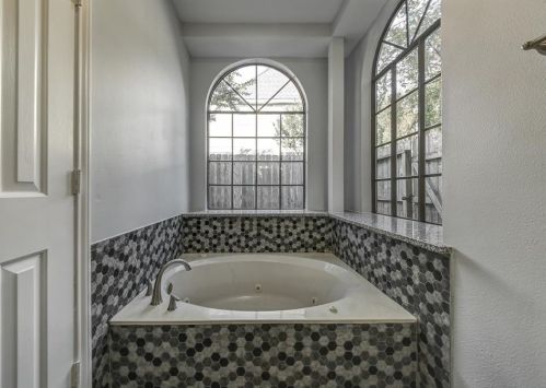 5631 Spring Lodge Dr, Humble TX 77345-1470 exterior