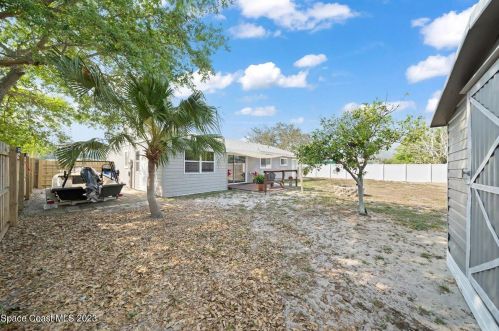 955 Schumann Dr, Sebastian FL  32958-5331 exterior