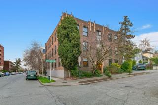 404 Harrison St, Seattle WA  98119-4007 exterior