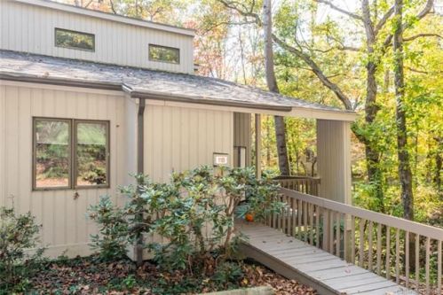 11 Cedarwood Dr, Asheville, NC 28803-9666
