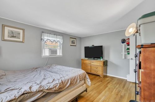 35 Keeney St, Manchester CT 06040-7054 exterior