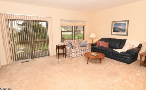 69 Chelsea Cir, Flemington NJ  08822-1807 exterior