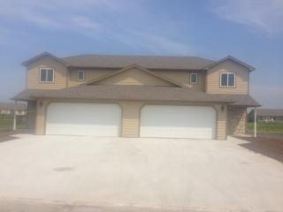 2700 Buttonwood Dr, Manhattan KS  66502-7162 exterior