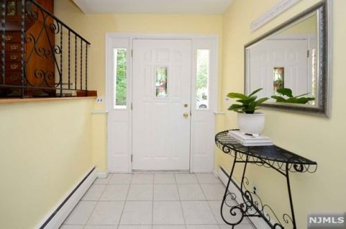 1 Ferris Ct, Ho Ho Kus NJ  07423-1017 exterior