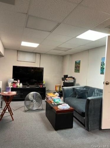 28 Parkway Cir, Mount Vernon NY  10552-1916 exterior