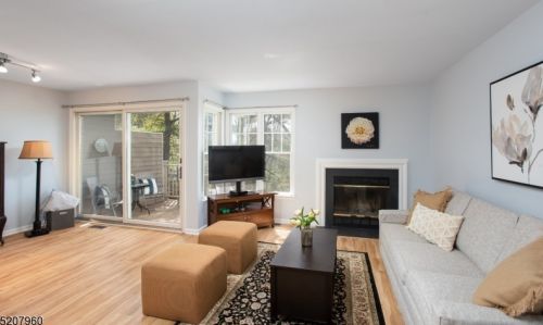 2 Stone Edge Rd, Bedminster NJ  07921-1657 exterior