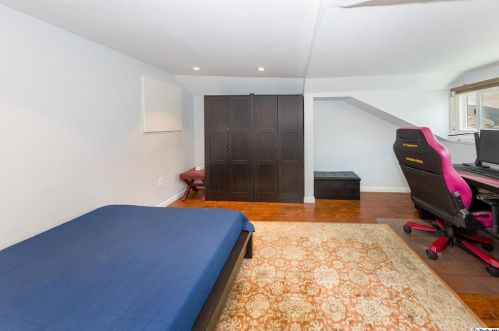 3041 Alabama St, Glendale CA 91214-2703 exterior