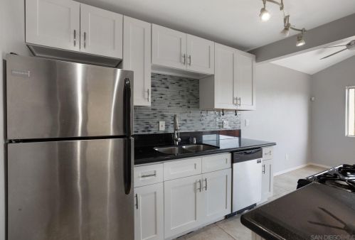 357 Los Arbolitos Blvd, Oceanside CA 92058-1526 exterior