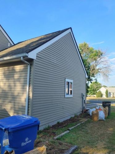 130 Elvree St, Manchester CT 06042-8240 exterior