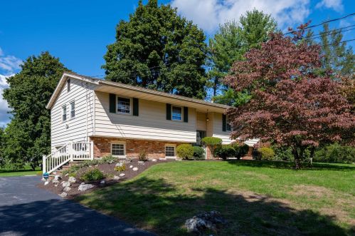11 Star Mill Rd, Fishkill, NY 12524-1605