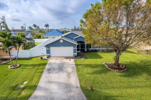 524 27th Ter, Cape Coral, FL 33904-2833