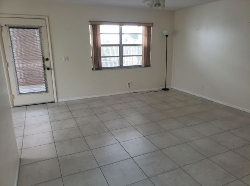 410 Piedmont I, Delray Beach FL  33484-5066 exterior