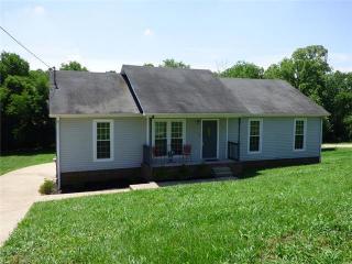 317 Malibu Canyon Dr, Columbia, TN 38401-6802