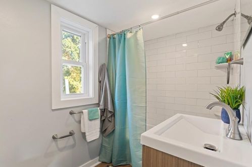 4936 Barberry St, Pittsburgh PA 15207-2110 exterior