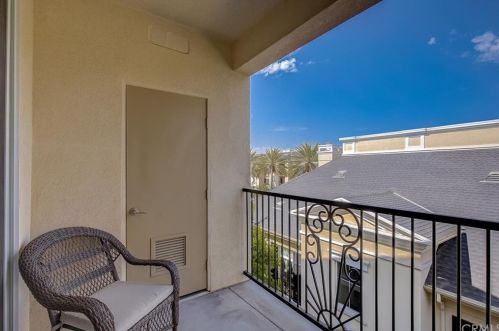 2403 Watermarke Pl, Irvine CA  92612-7690 exterior