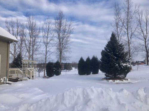 11 Whispering Springs Ct, Fond Du Lac WI  54937-6912 exterior