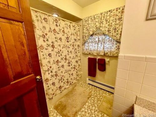 20 Kellogg St, Bethel CT  06801-1638 exterior