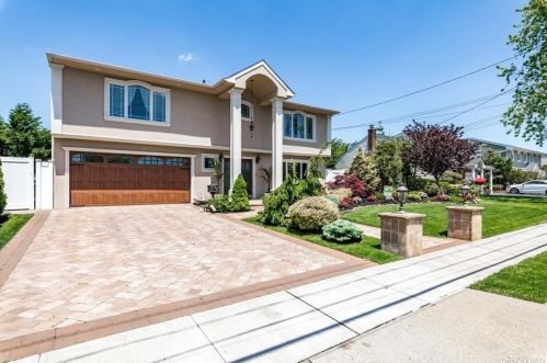2653 Karen St, North Bellmore, NY 11710-5218