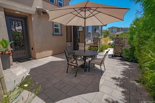 28621 Stonegate Ct, Santa Clarita, CA 91354-1232