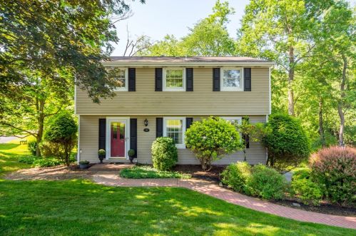 165 Kenney Dr, Sewickley, PA 15143-8712