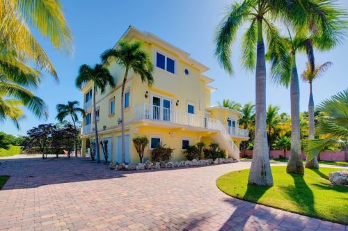 205 Stirrup Key Blvd, Marathon, FL 33050-2906