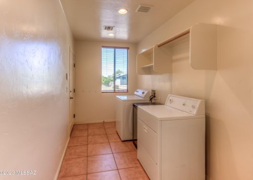 2001 Flying Q Ln, Tucson AZ  85713-6726 exterior