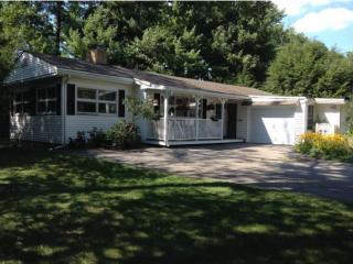 456 Oak St, Manchester NH  03104-2619 exterior