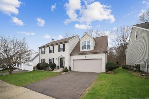 33 Timothy Dr, Middletown, CT 06457-1771