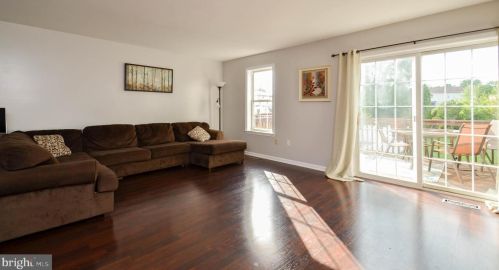 19 Freedom Ter, Easton, PA 18045-7440