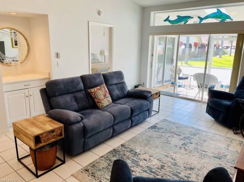 10751 King George Ln, Naples, FL 34109-1589