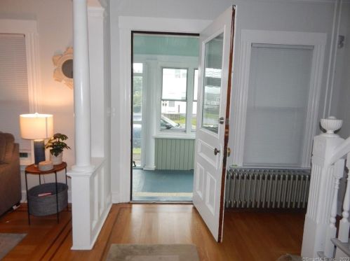 3 Elm St, Milford, CT 06460-6424