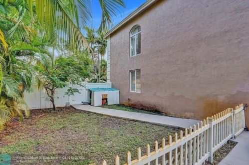 13305 32nd St, Hollywood FL 33027-3911 exterior