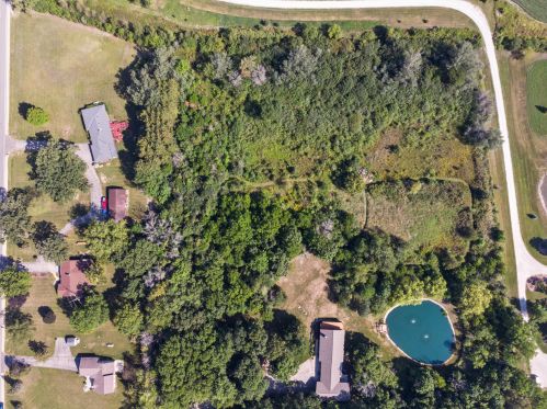 2717 Beaumont Ave, Waterford WI  53185-4933 exterior