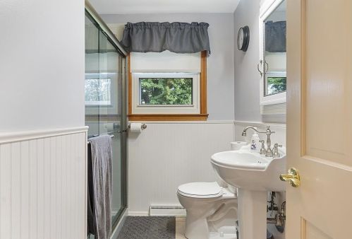 26 Bedford St, Nashua NH  03063-2032 exterior