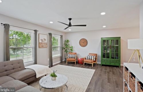 8922 Applecross Ln, Springfield VA  22153-1201 exterior