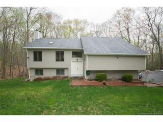 2 Round Hill Rd, Huntington CT  06484-1688 exterior