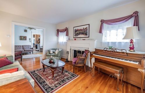 95 Marsden St, Springfield, MA 01109-1616