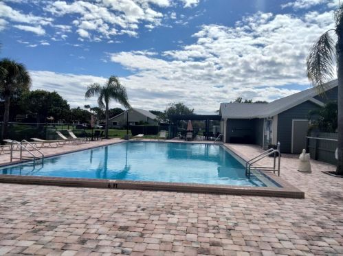 1557 Crayrich Ct, Fort Pierce FL  34952-4285 exterior