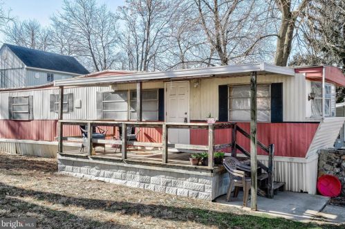24 Railroad Ave, Red Lion, PA 17356-1618