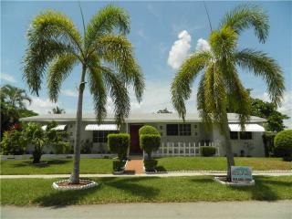 600 74 Ave, Hollywood FL  33024-7103 exterior
