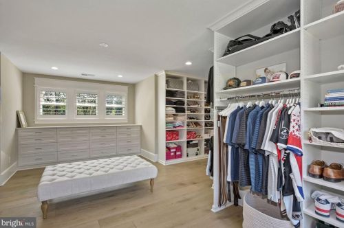 1044 Manning St, Great Falls VA  22066-1922 exterior