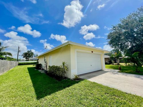 673 Chapman Ave, Fort Pierce, FL 34984-4502