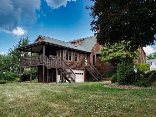 310 Evans Rd, Zelienople, PA 16063-3008