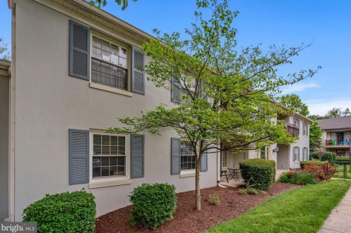 8358 Dunham Ct, Springfield, VA 22152-1121